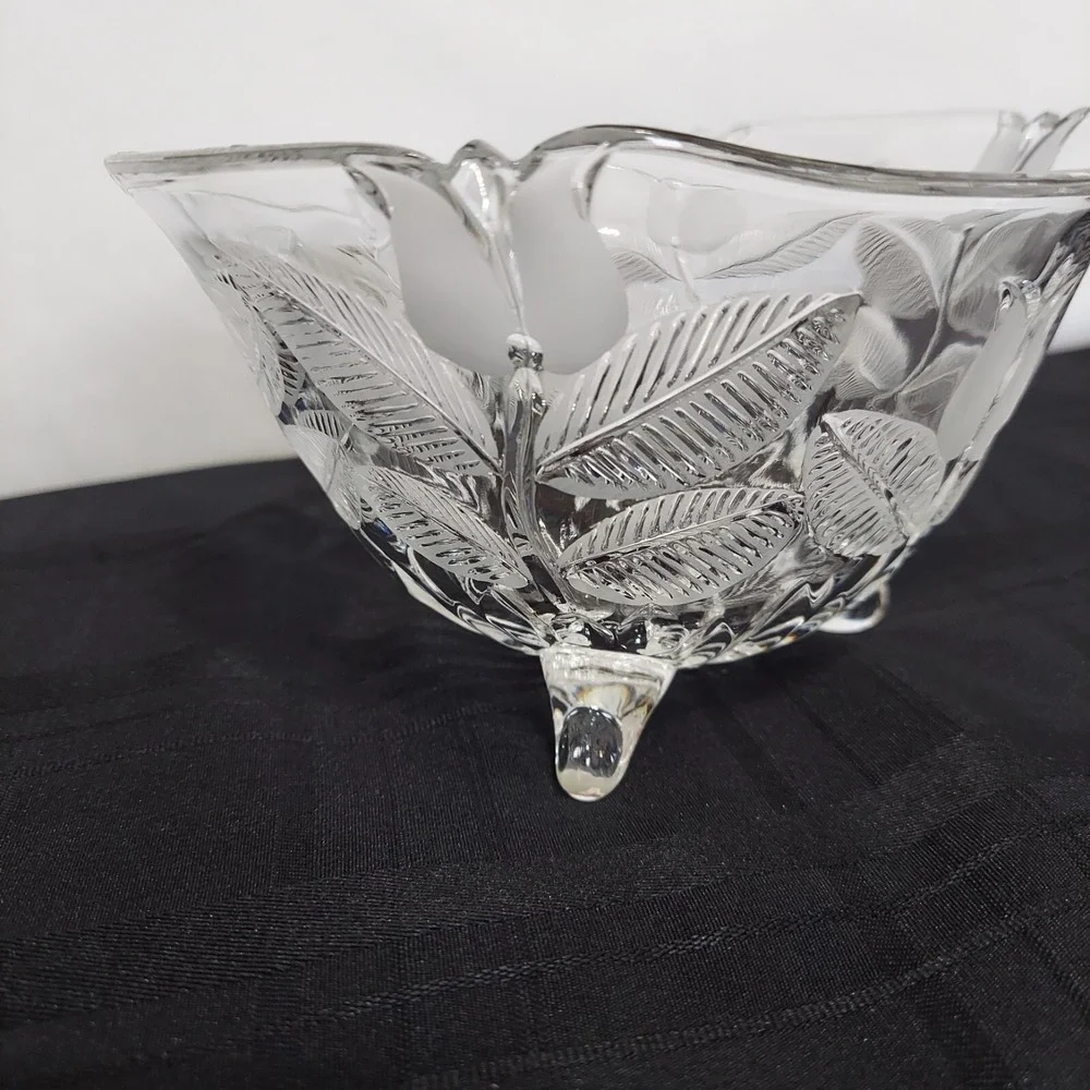 Vintage Fifth Avenue Crystal Frosted Bowl Etched Tulip with 3 Feet 4